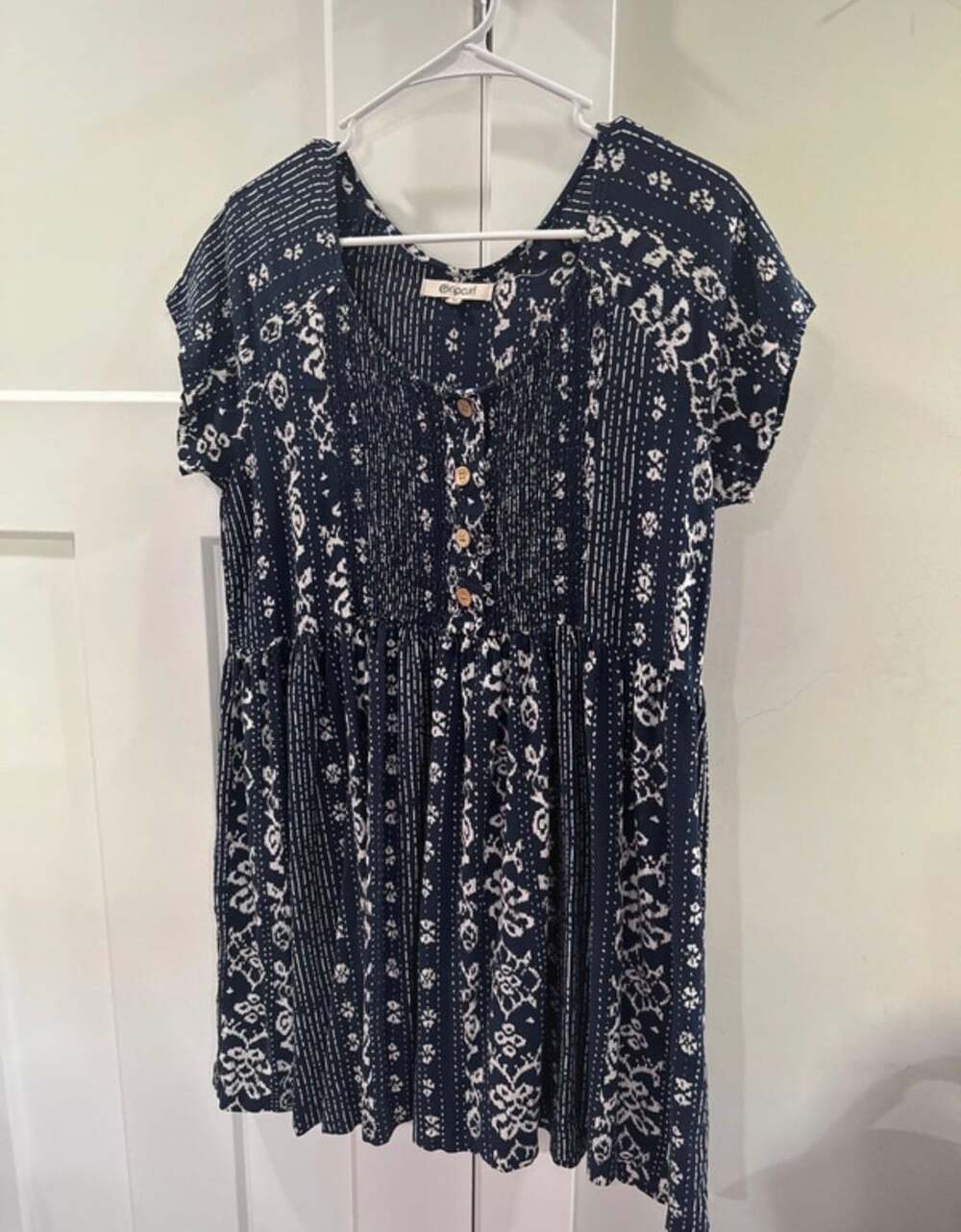 Rip Curl Surf Shack Dress Size M Navy White Smocked Front Short Sleeve